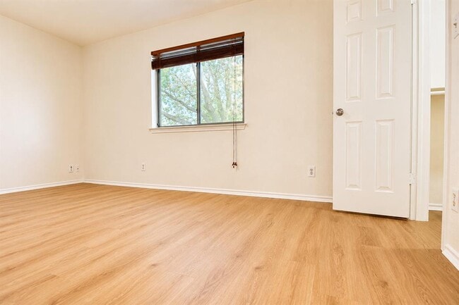 Building Photo - 8807 Springmail Cir