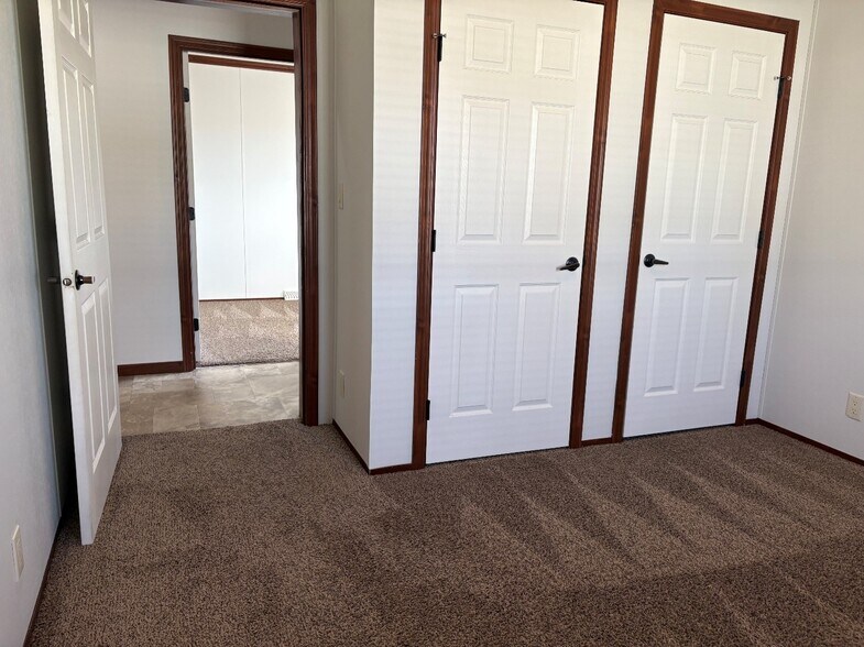 Building Photo - 2461 Sunset Dr