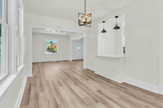 Building Photo - 2220 Hayson Ave