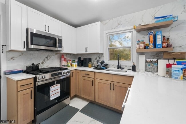 Building Photo - 22 Crescent Ct