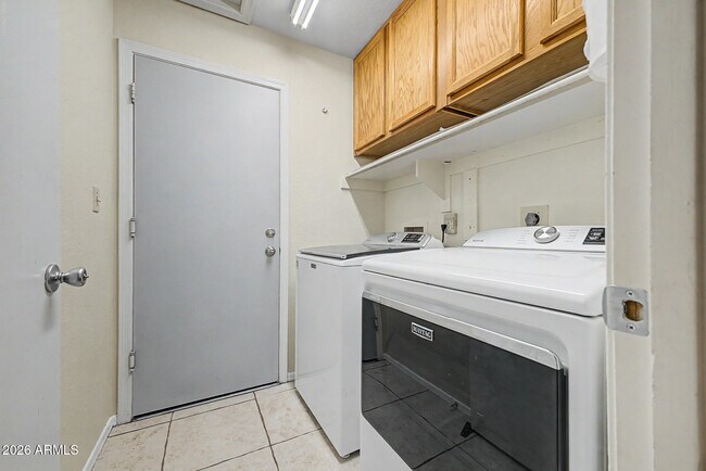Building Photo - 1291 W Butler Dr