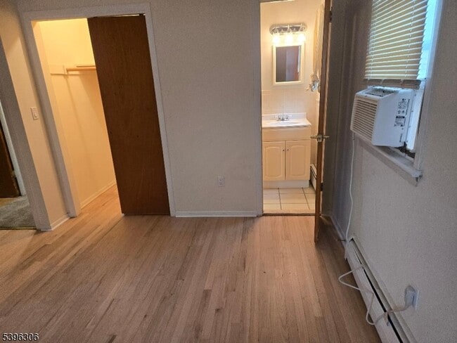 Building Photo - 305 Kennedy Dr