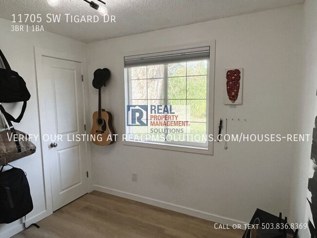 Building Photo - 11705 SW Tigard St
