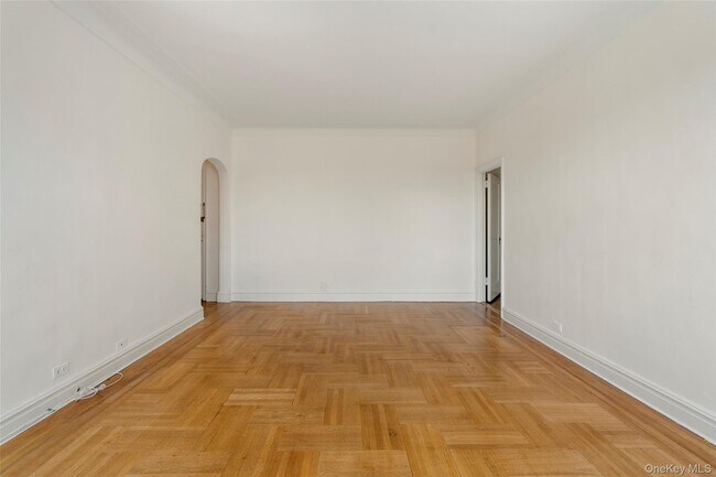 Building Photo - 14 N Chatsworth Ave