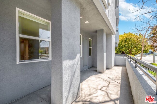 Building Photo - 7100 Playa Vista Dr