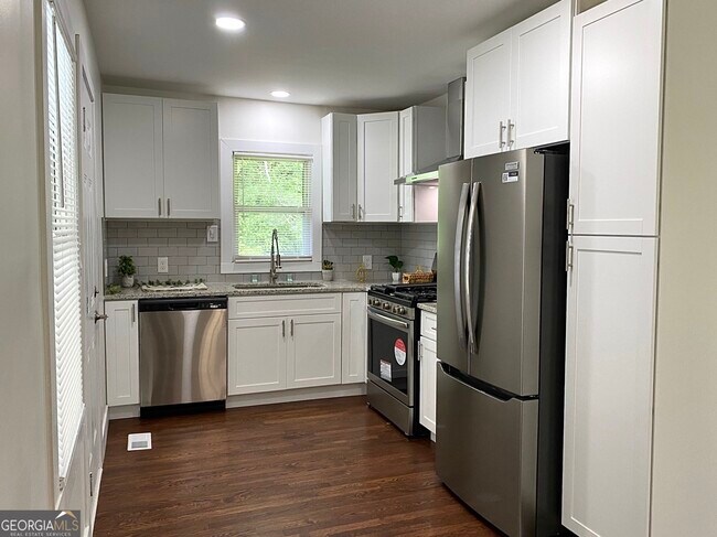 Building Photo - 2107 Garden Cir