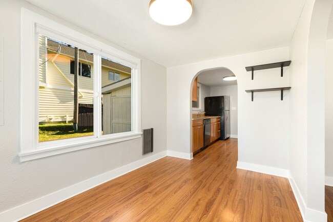 Building Photo - White Center/Burien 3 Bedroom Rambler - Large Fenced Yard