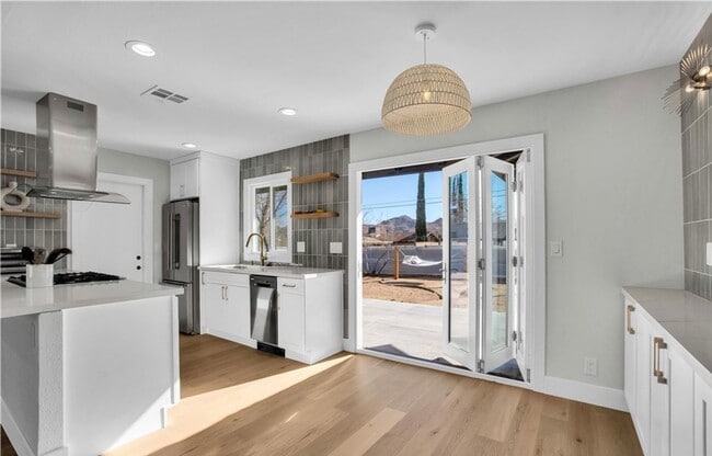 Building Photo - Newly Renovated and Ready for Movein!