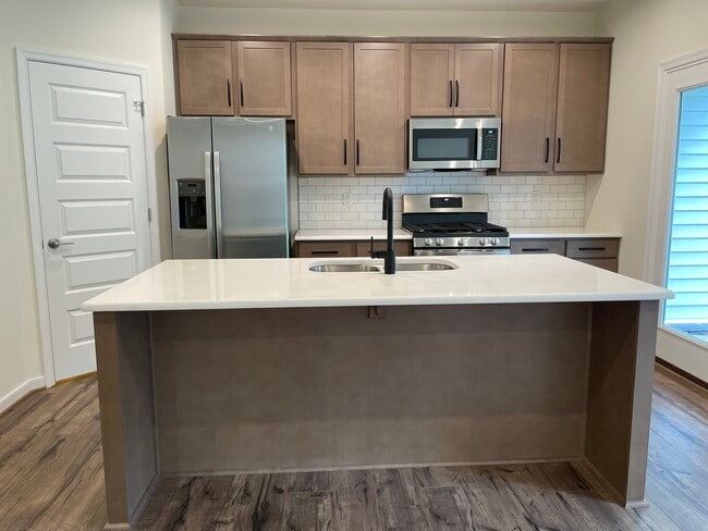Building Photo - 18405 Palisades Ct