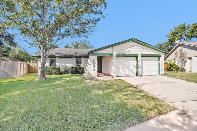 Building Photo - 13650 Cherrydown St