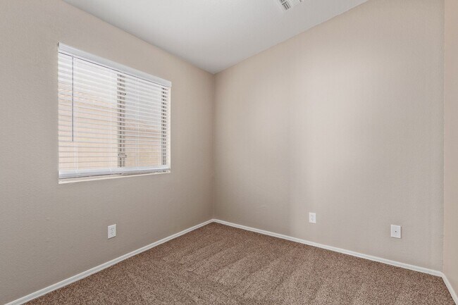 Building Photo - Freshly Remodeled Home in Apache Junction