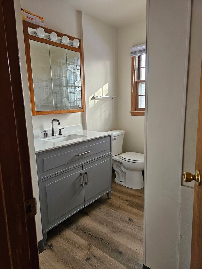 Building Photo - '011