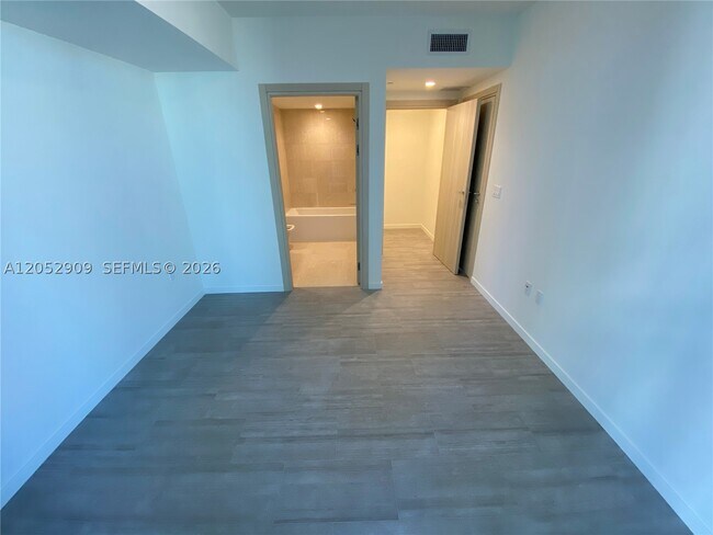 Building Photo - 1000 Brickell Plaza