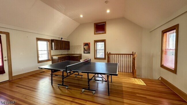 Building Photo - 12 Maple Ave