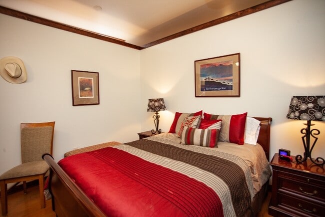 Building Photo - 119 S Main St