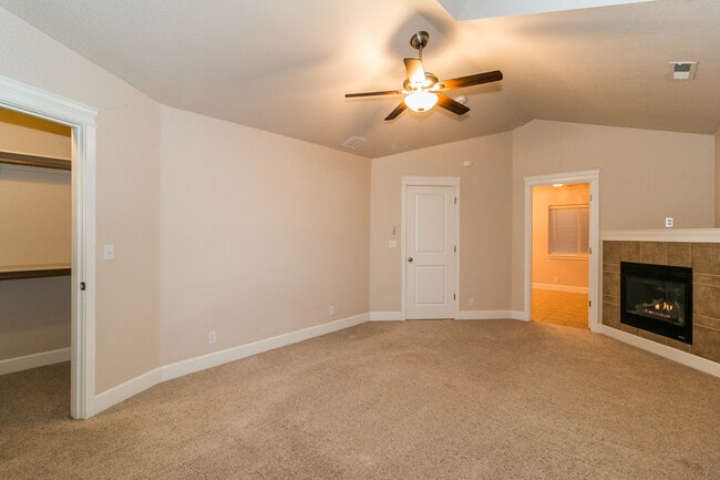 Building Photo - Wonderful 3-Bedroom,  2.5-Bath Home With Beautiful Primary Suite