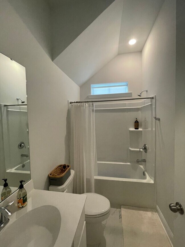 Building Photo - Spacious Four Bedroom Johns Island Home