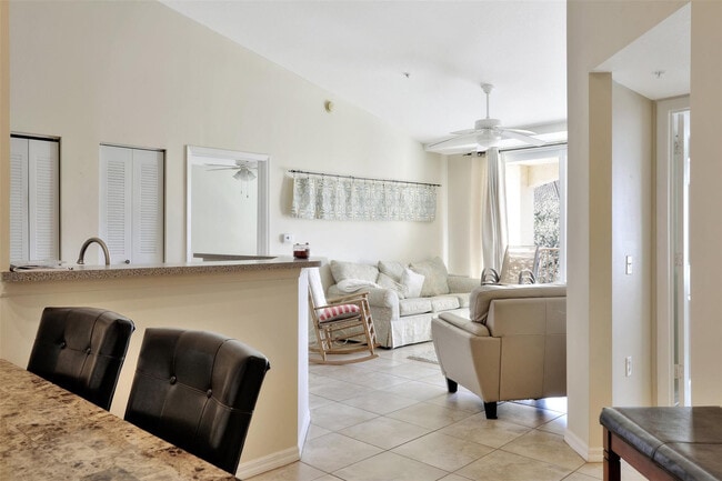 Building Photo - 723 Villa Cir