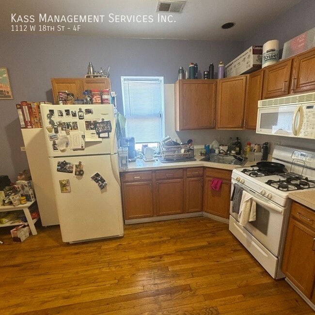 Building Photo - 1112 W 18th St