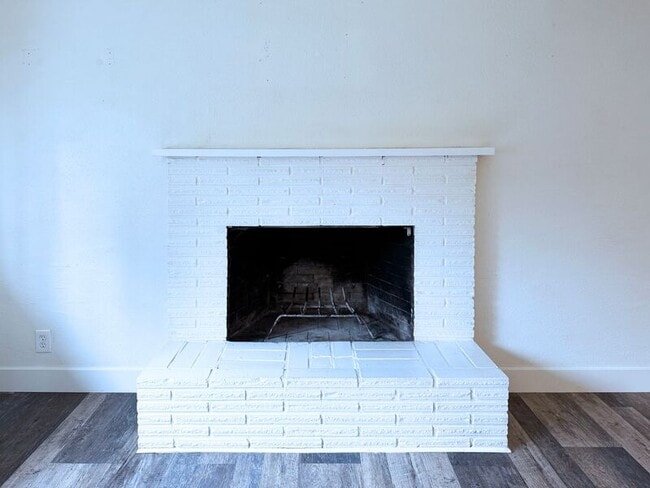 Building Photo - 725 Mimosa Ave