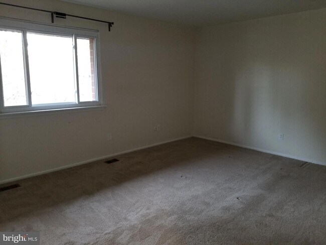 Building Photo - 1005 Worthington Dr