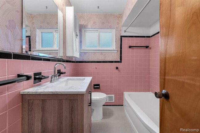 Building Photo - 3945 Harding St