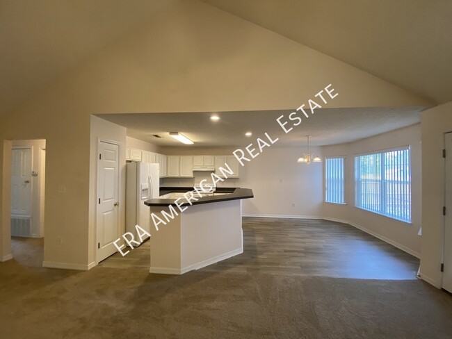 Building Photo - ***MOVE IN SPECIAL- First Full Month Rent ...