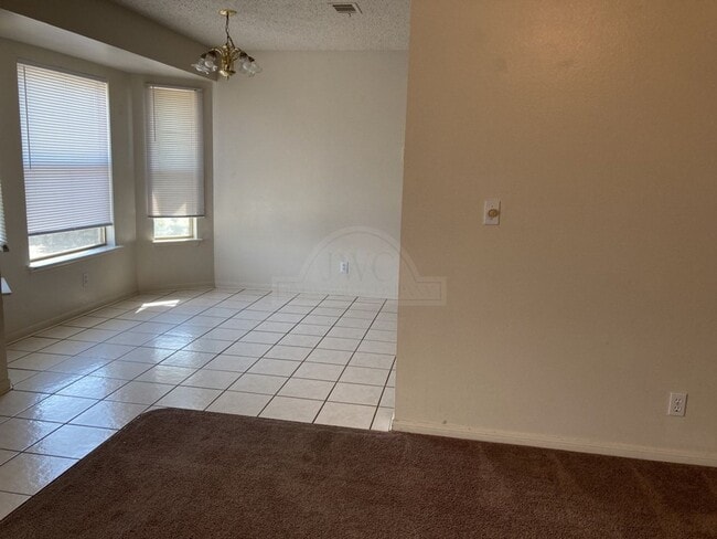Building Photo - 2911 Bluebonnet Dr