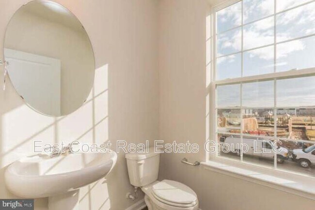 Building Photo - 5123 Ironsides Dr