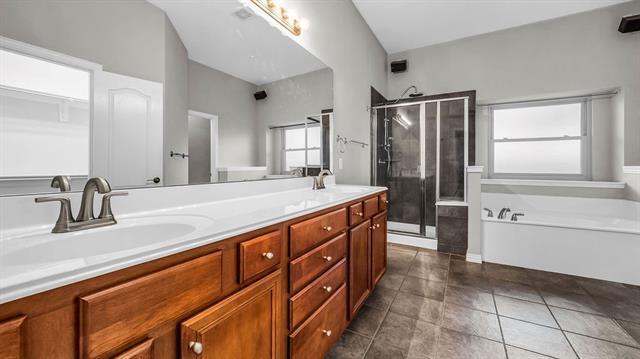 Building Photo - 2208 Barret Dr