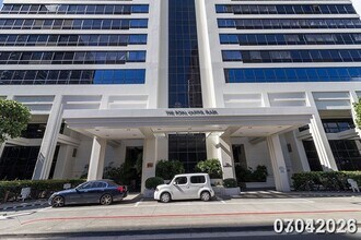 Building Photo - Available now!  2br/2ba/1pkg Condo in Royal Capitol Plaza in Kakaako