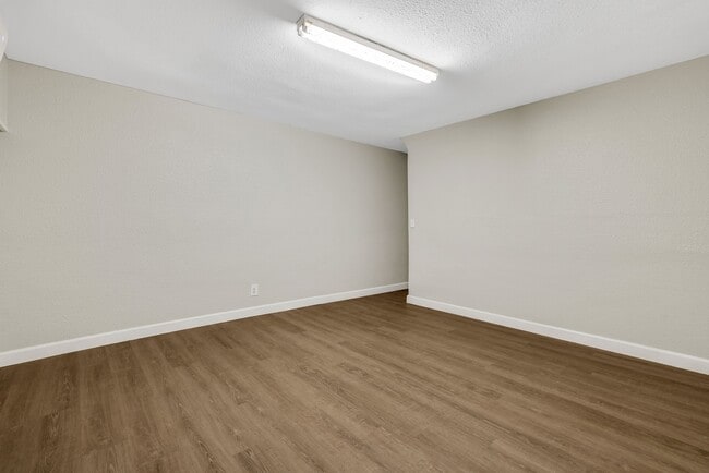 Building Photo - 148 S Oak Bluff St