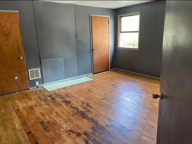 Building Photo - 212 29th St