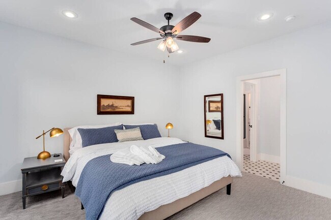 Building Photo - 319 NW A St