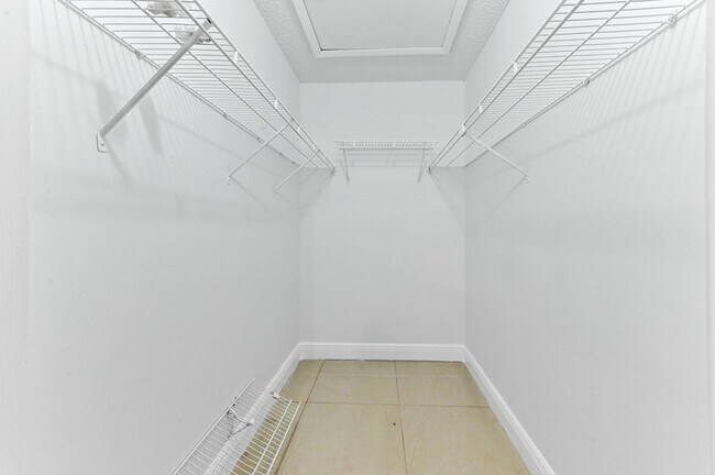 Building Photo - 5421 Helene Cir