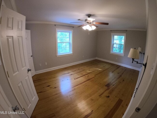 Building Photo - 1235 Linden Pl