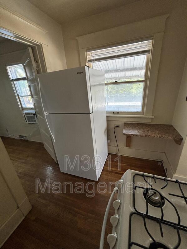 Building Photo - 1727 S 13th St
