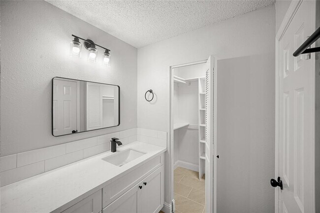 Building Photo - 10416 Hammerly Blvd