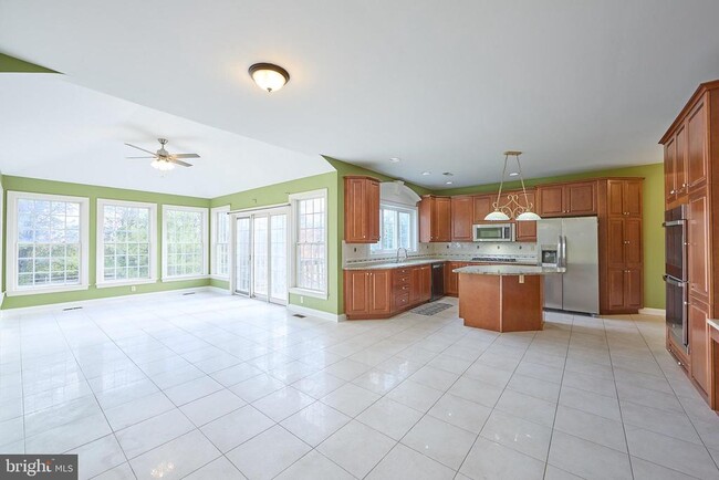 Building Photo - 1401 Hampstead Ct