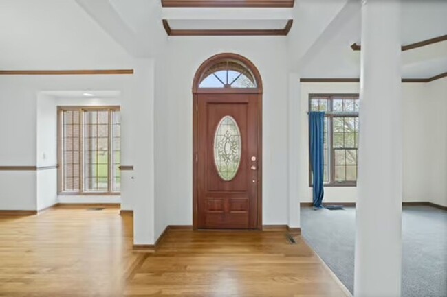 Building Photo - Silverton- Meticulous 4+ bedroom, 5ba, 2 car