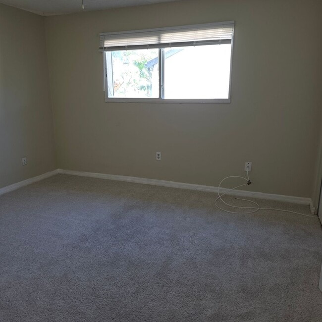 Building Photo - 922 N Lake Destiny Rd