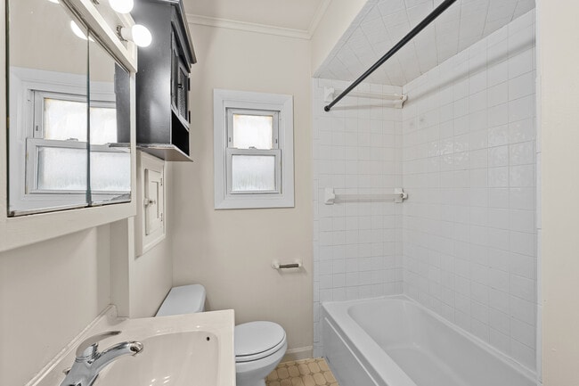 Building Photo - 1001 Woodsdale Ave