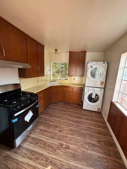 Building Photo - 4616 Kingswell Ave