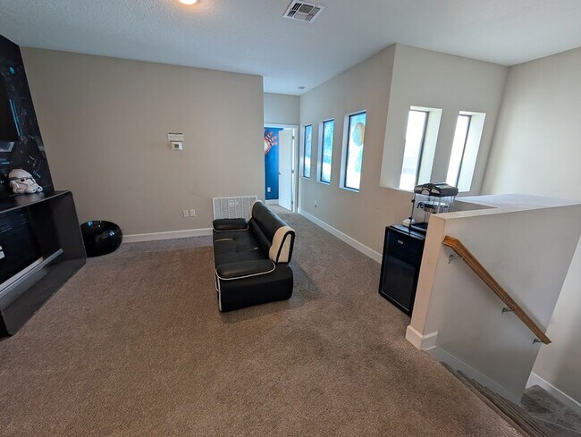 Building Photo - Beautiful Executive 4 Bed 3 Bath Home in Davenport!