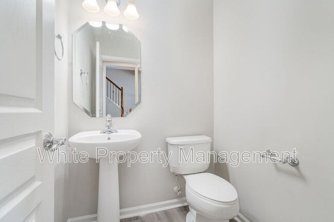 Building Photo - 822 Granby Dr