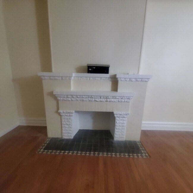 Building Photo - 37 S 13th St