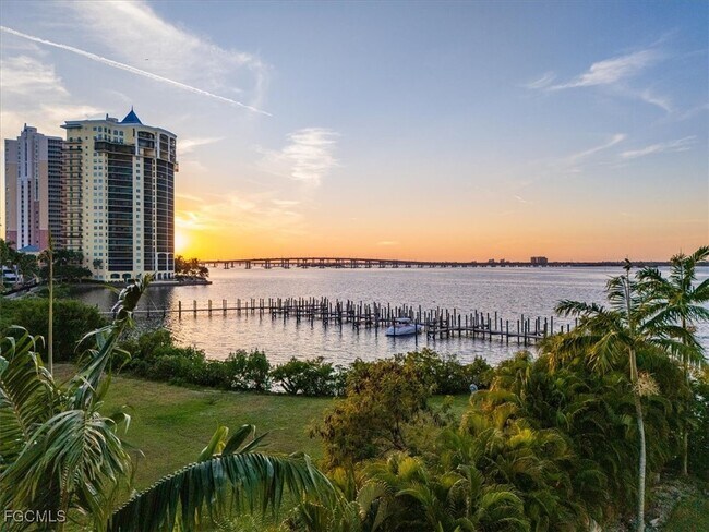 Building Photo - 2885 Palm Beach Blvd