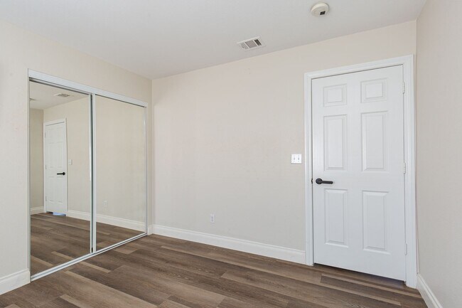 Building Photo - Recently renovated 4 br home in the Southwest