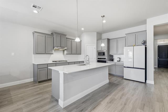 Building Photo - 2001 Oleander St