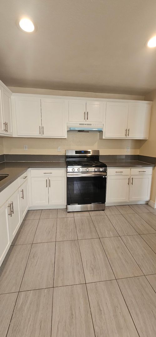 Building Photo - 85(1631)